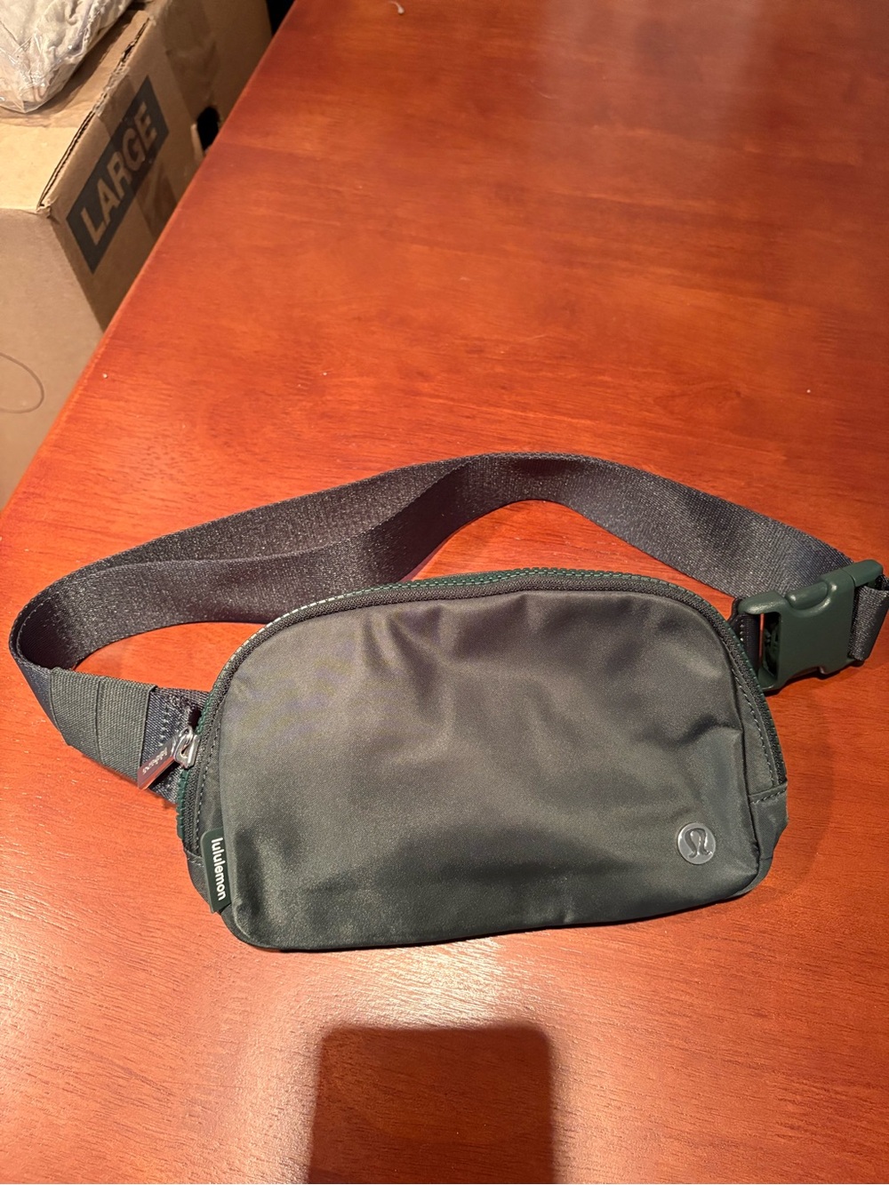 lululemon Women’s crossbody in army green